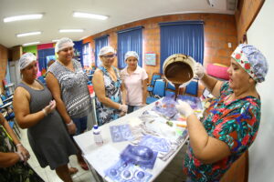 Artesãos do Prosamin+ participam de oficina de confecção de ovos e embalagens recicláveis para a Páscoa