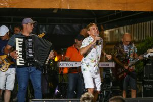 Imagem da notícia - Zezinho com a Banda Carrapicho fez a festa no Prosamim Liberdade