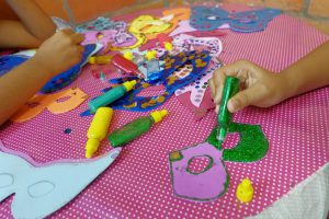 Imagem da notícia - Crianças do Prosamim fazem fantasias de materiais reciclados