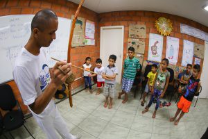 Imagem da notícia - Governo do Amazonas promove aulas gratuitas de capoeira no Prosamim