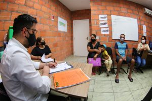 Imagem da notícia - Governo do Estado atua para solucionar conflitos de beneficiários do Prosamim no Igarapé do Quarenta
