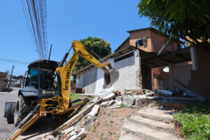 Imagem da notícia - Gipiap realiza ação para notificar e retirar construções irregulares nos residenciais Mestre Chico I e II