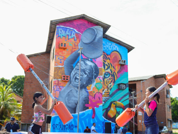 Arte em grafite muda a paisagem do Residencial Gilberto Mestrinho